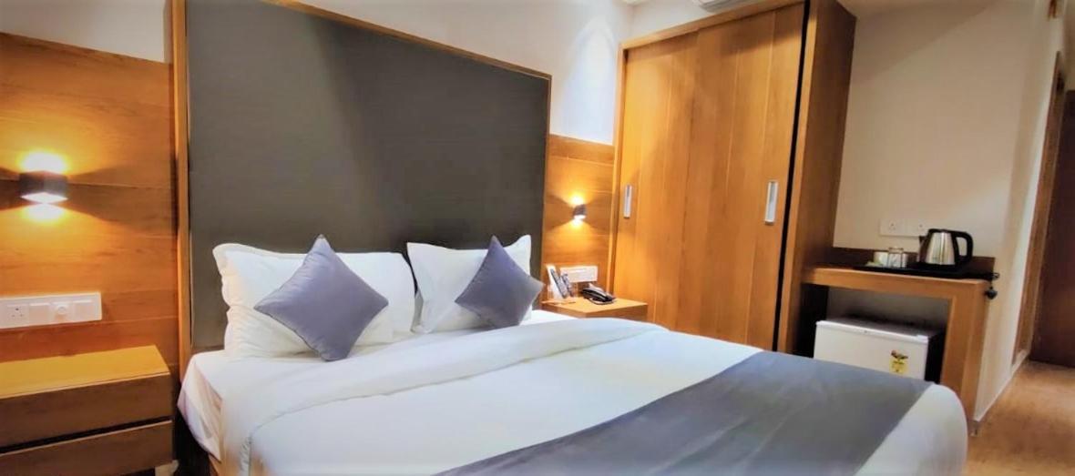 Mahesana Golden Oasis Hotel المظهر الخارجي الصورة